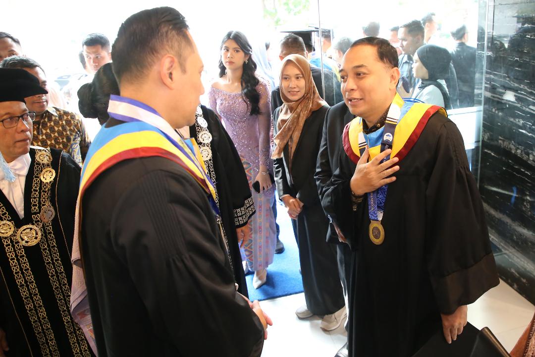 Wali Kota Eri Cahyadi Wisuda Gelar Doktor Bareng Menteri AHY