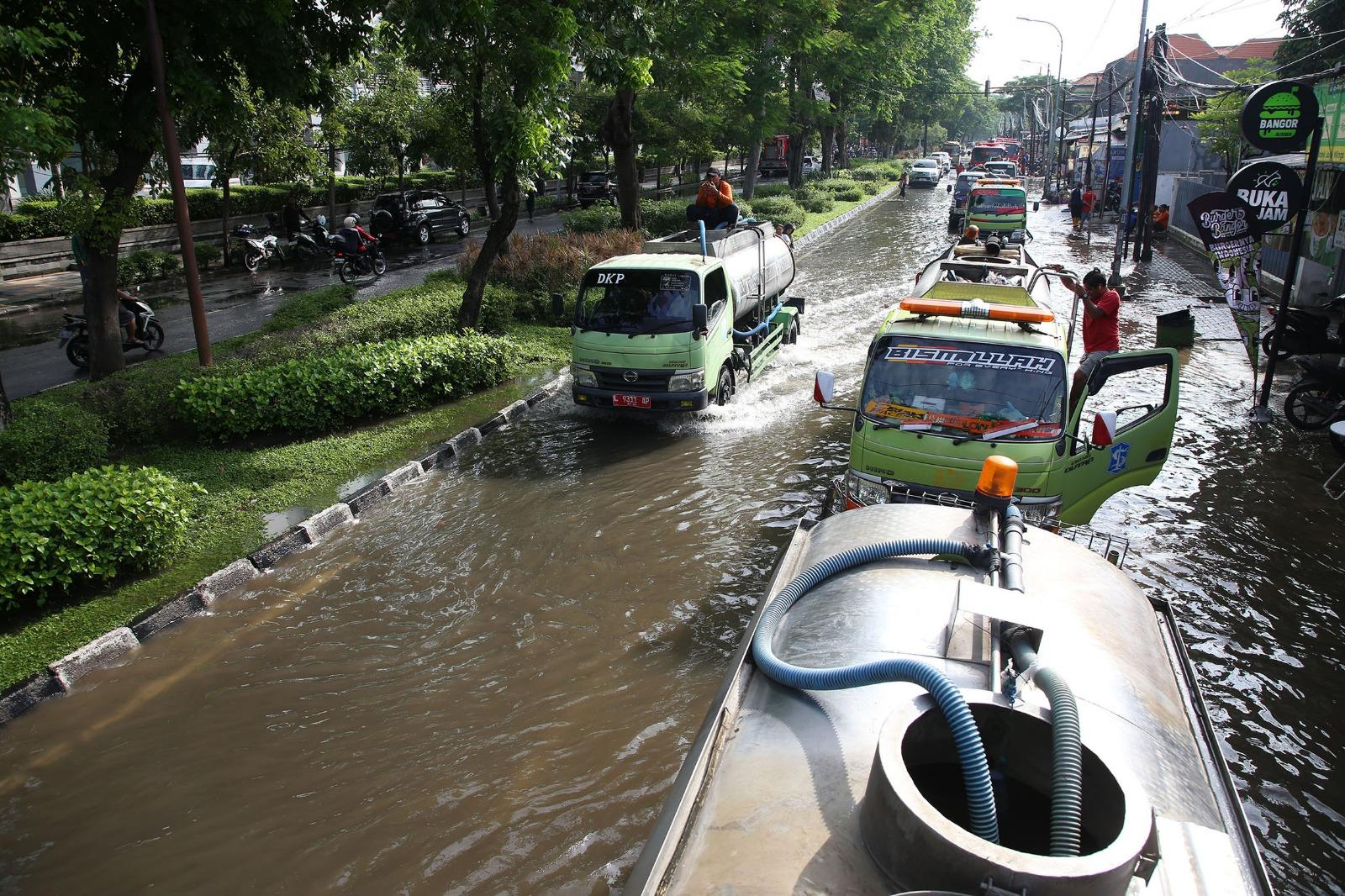 BMKG Sebut Pasang Air Laut Sebabkan Banjir di Surabaya Lama Surut