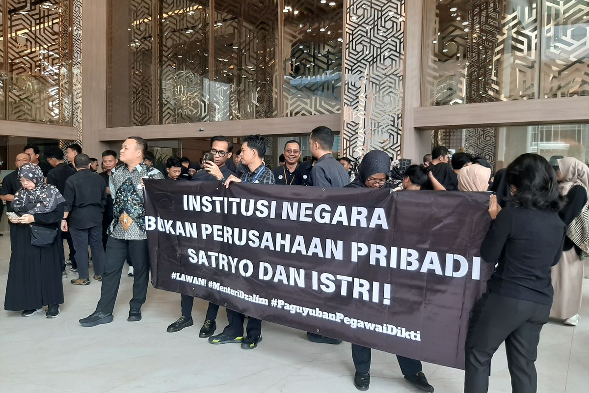 Diperlakukan Tak Adil, Pegawai Kemendikti Saintek Demo Menterinya