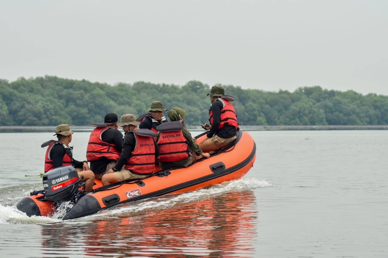 Antisipasi Adanya Pemasangan Pagar di Laut, Satpol PP Surabaya Intensifkan Patroli