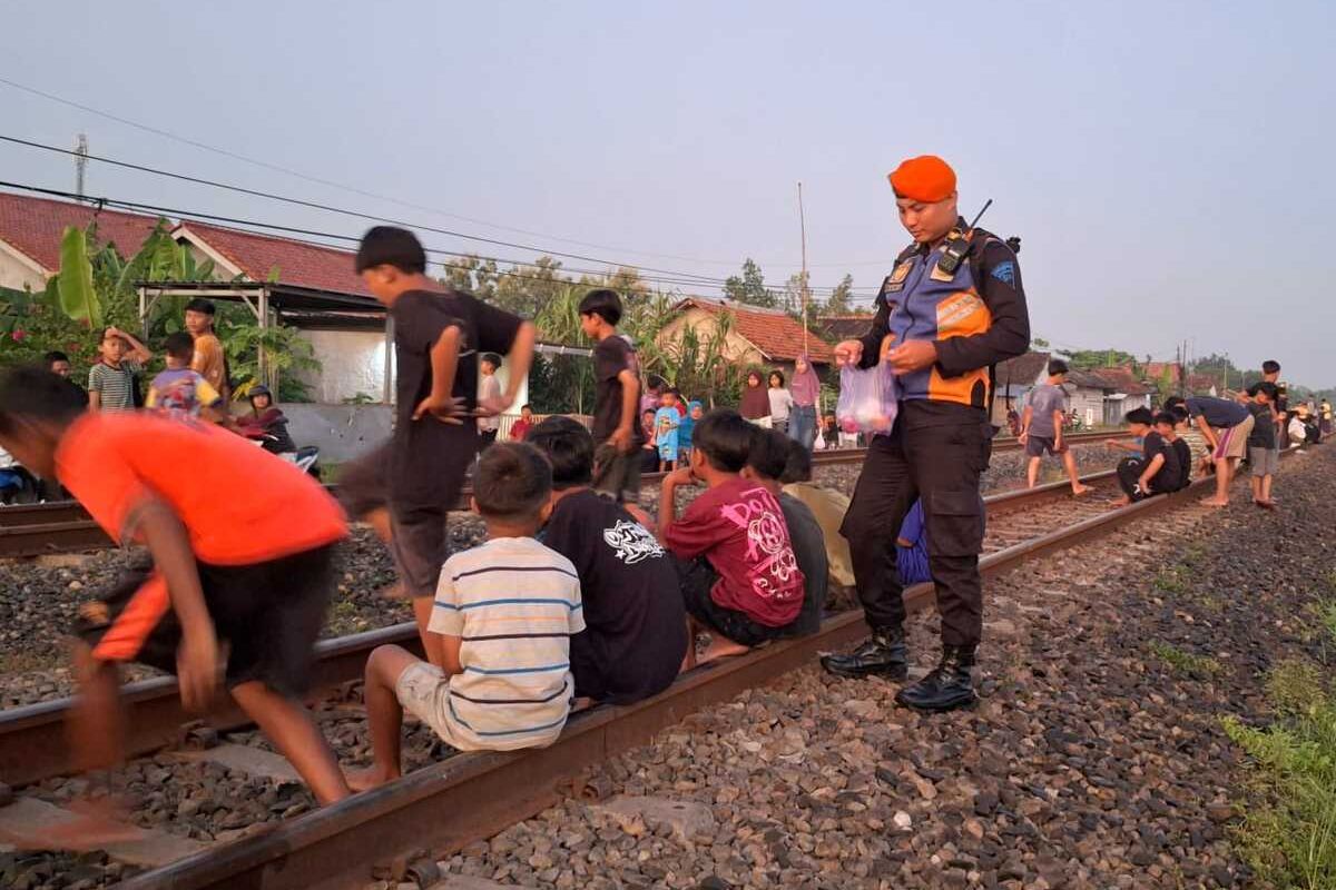 Demi Keselamatan, KAI Imbau Masyarakat Tidak Melakukan Aktifitas Ngabuburit di Jalur Kereta Api