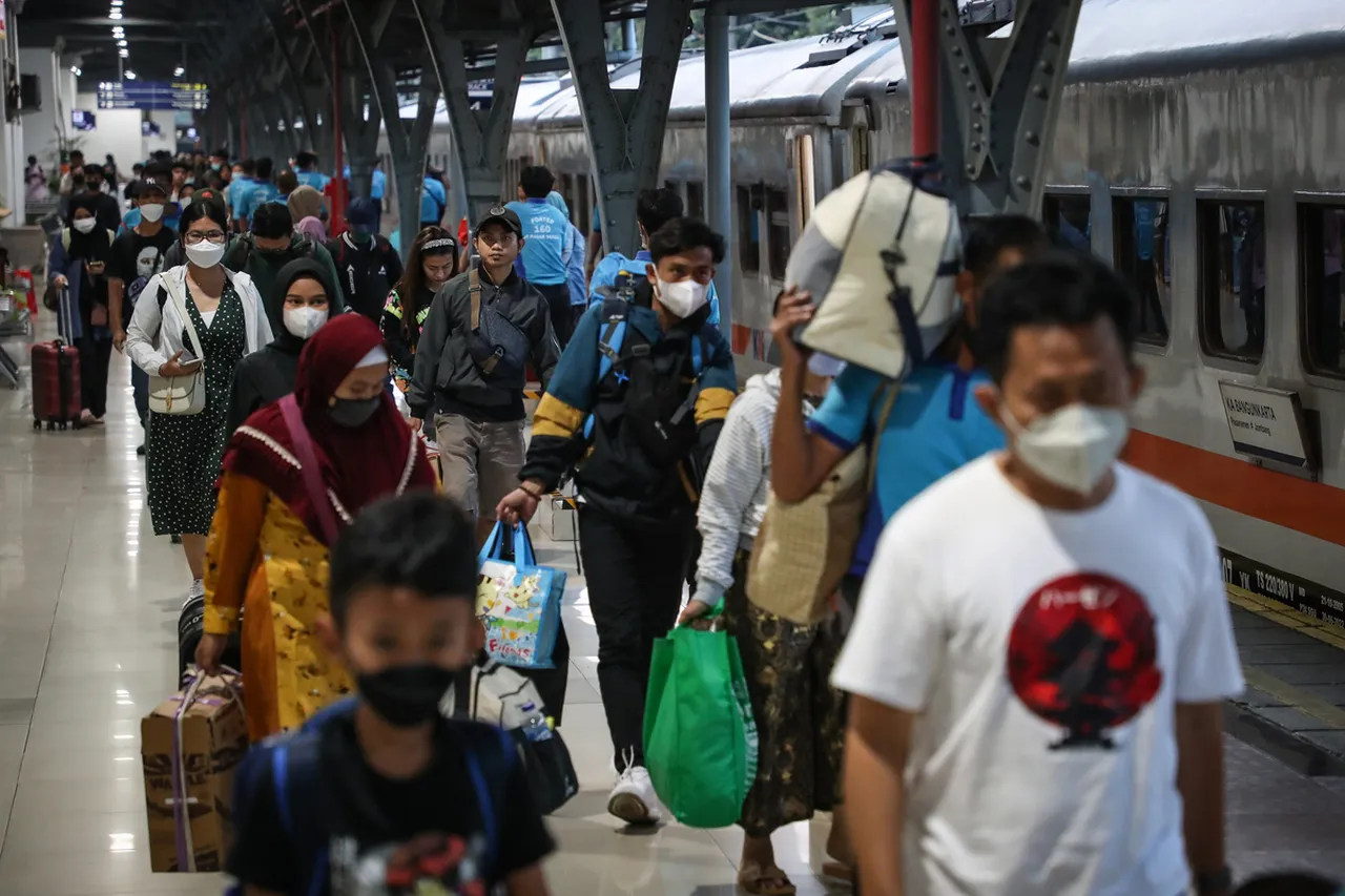 Lebih dari 1,6 Juta Tiket KA Jarak Jauh Terjual, Ini 10 Stasiun Keberangkatan Terpadat Saat Mudik Lebaran