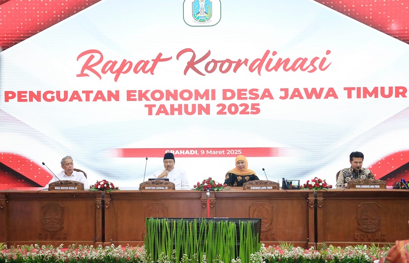 Rakor Penguatan Ekonomi Desa Bersama Mensos RI, Gubernur Khofifah Pastikan Jatim Siap Jalankan Program Sekolah Rakyat dan DTSEN