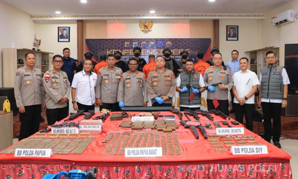 Polisi Tangkap 7 Orang Terkait Penyelundupan Senpi ke KKB Papua