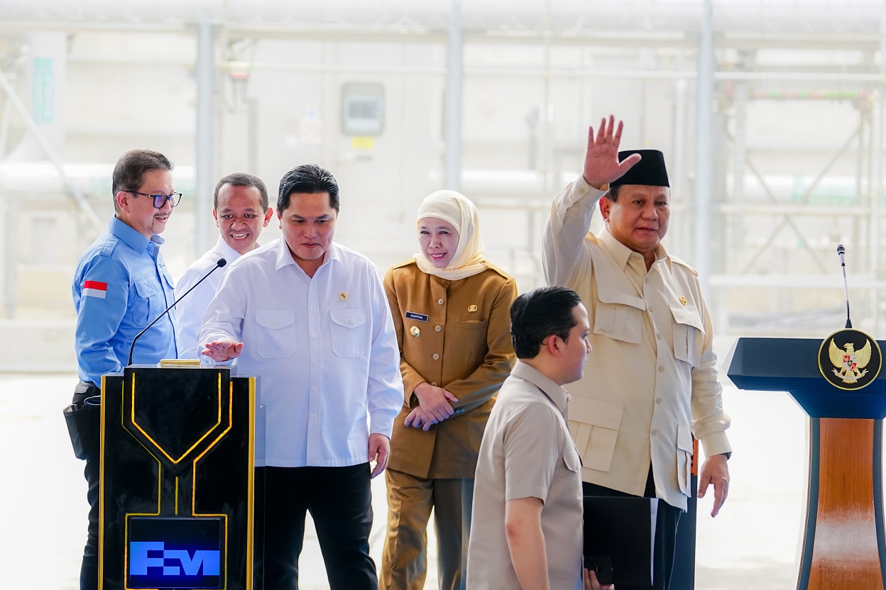 Dampingi Presiden Prabowo Resmikan Pabrik Pemurnian Logam Mulia PTFI, Gubernur Khofifah Tegaskan Jatim Tuan Rumah Ramah Bagi Investor