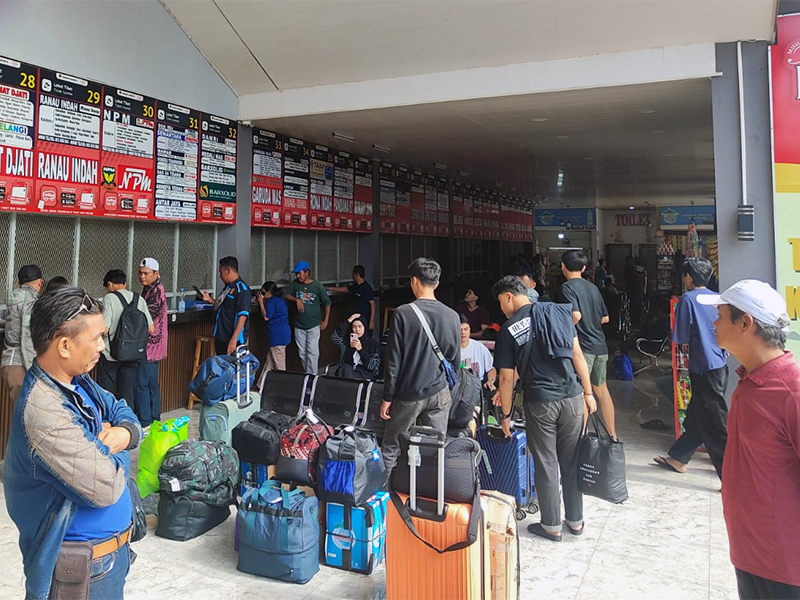 Pemudik Mulai Padati Terminal Kalideres