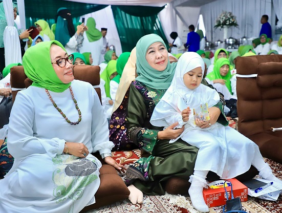 Hadiri Peringatan Nuzulul Quran dan Tutup Pesantren Ramadhan Balita PP Muslimat NU, Gubernur Khofifah Sampaikan Pentingnya Kesholihan Sosial dan Jaga Ukhuwah