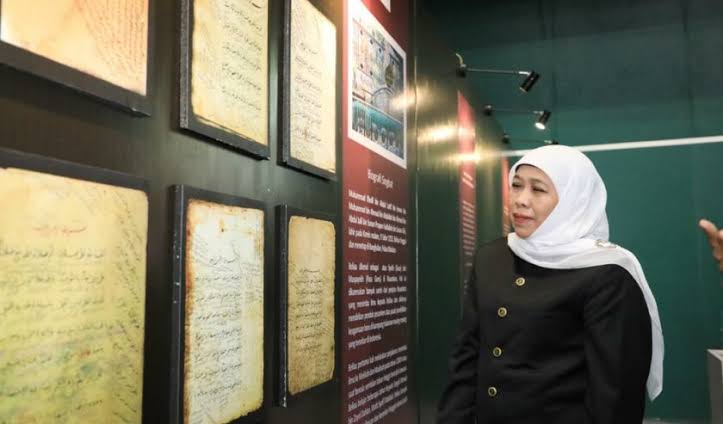 Pameran Naskah Kuno Warnai Haul Akbar Syaikhona Kholil Bangkalan, Gubernur Khofifah: Komitmen Menjaga dan Menghargai Keilmuan Ulama Nusantara