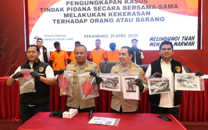 Polda Riau Tangkap Empat Debt Collector Yang Terlibat Pengrusakan dan Intimidasi