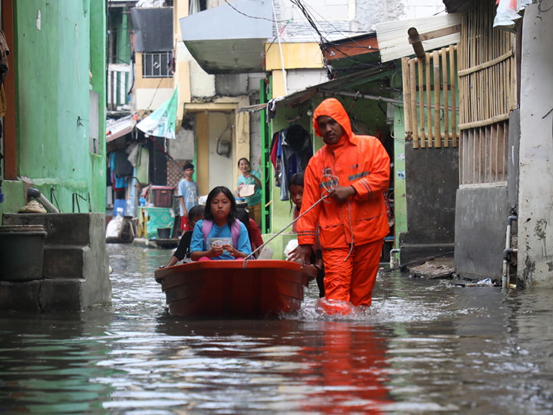 Fenomena Super New Moon, Warga Pesisir Jakarta Diminta Waspada Banjir Rob
