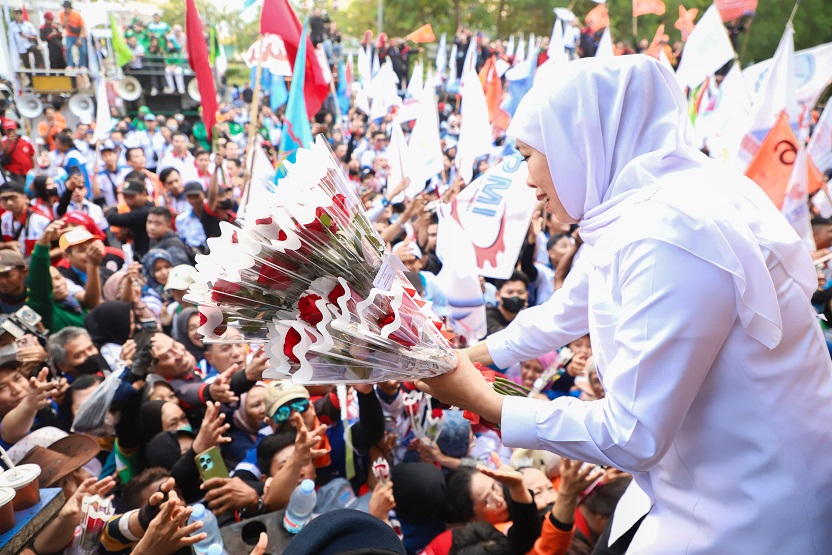 Gubernur Khofifah Bersama Ribuan Buruh seJatim Sepakati 17 Tuntutan di Hari Buruh Internasional