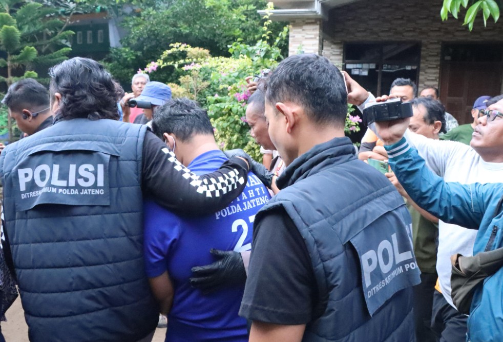 Polisi Geledah Rumah Predator Seks di Jepara