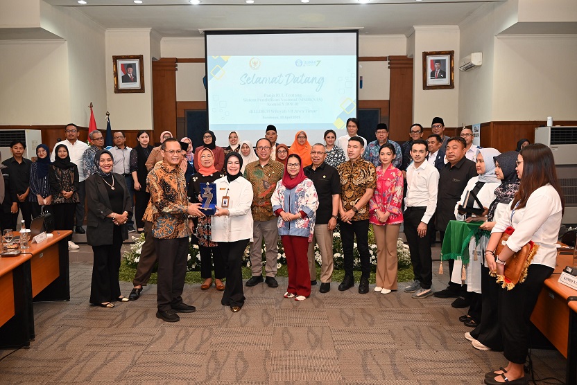 Kepala LLDIKTI Wilayah VII Prof. Dr. Dyah dan Elemen Pendidikan Jatim Diskusi dengan Panja RUU Sisdiknas