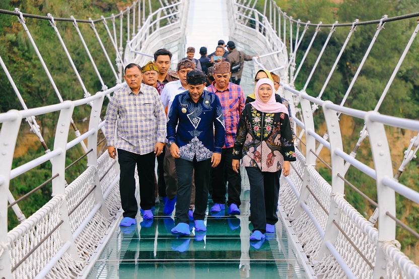 Gubernur Khofifah Optimis Jembatan Kaca Seruni Point Bromo Perkuat Magnet Pariwisata Jatim