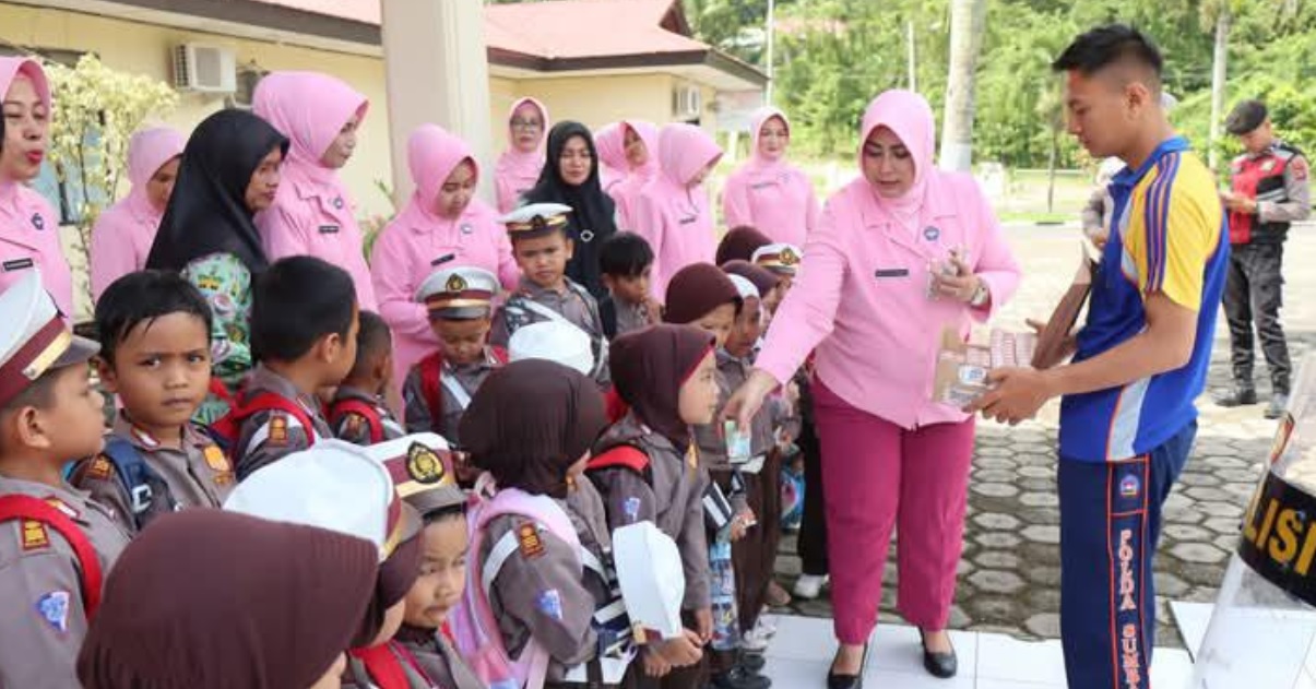 Kunjungan Edukatif Murid TK Kemala Bhayangkari 17 Ke Polres Sawahlunto