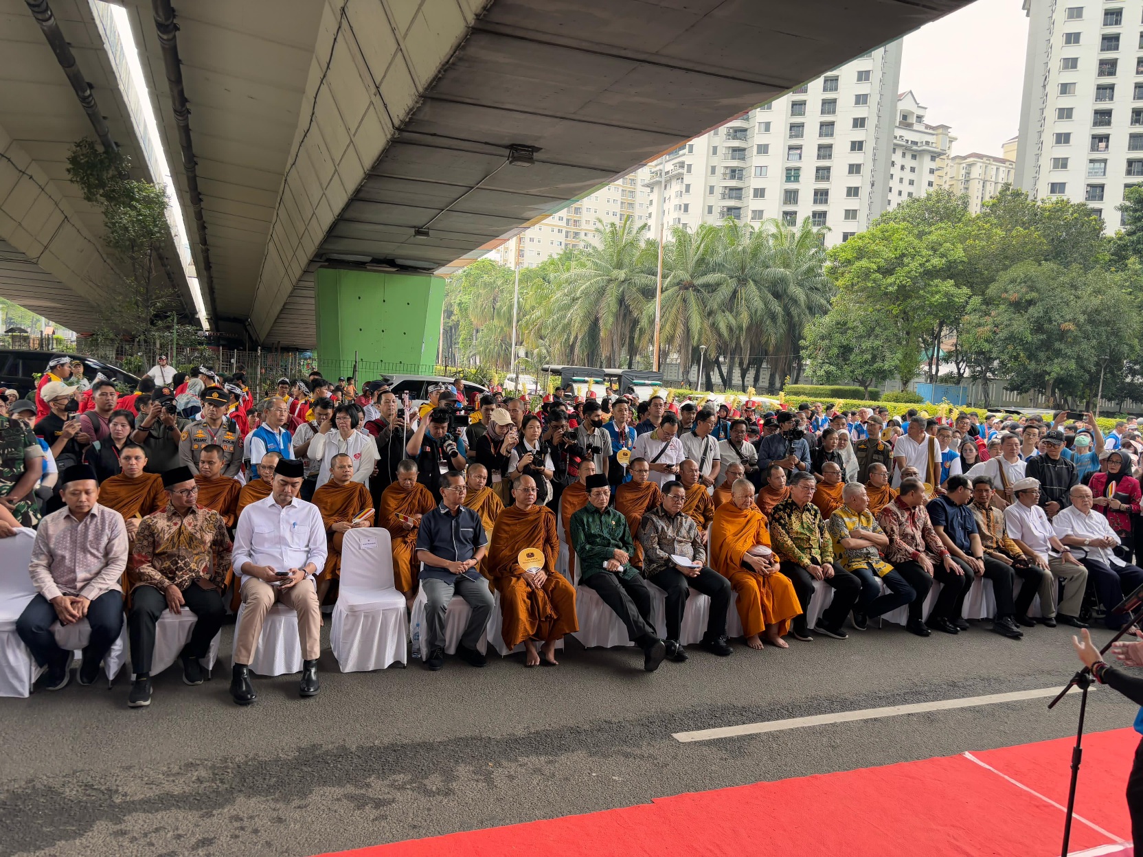 Menag Ajak Umat Buddha Perkuat Toleransi Lewat Gema Waisak