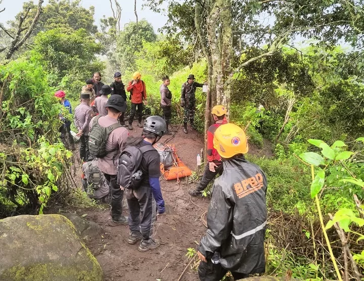 Tim SAR Berhasil Evakuasi Jenazah Pendaki Gunung Saeng Bondowoso