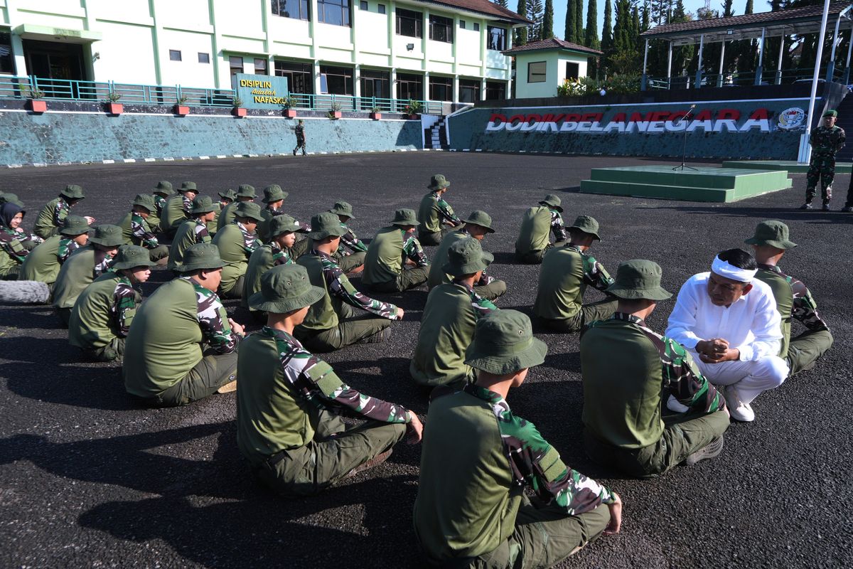 Dedi Mulyadi Tinjau Barak Militer Penitipan Siswa Nakal di Purwakarta