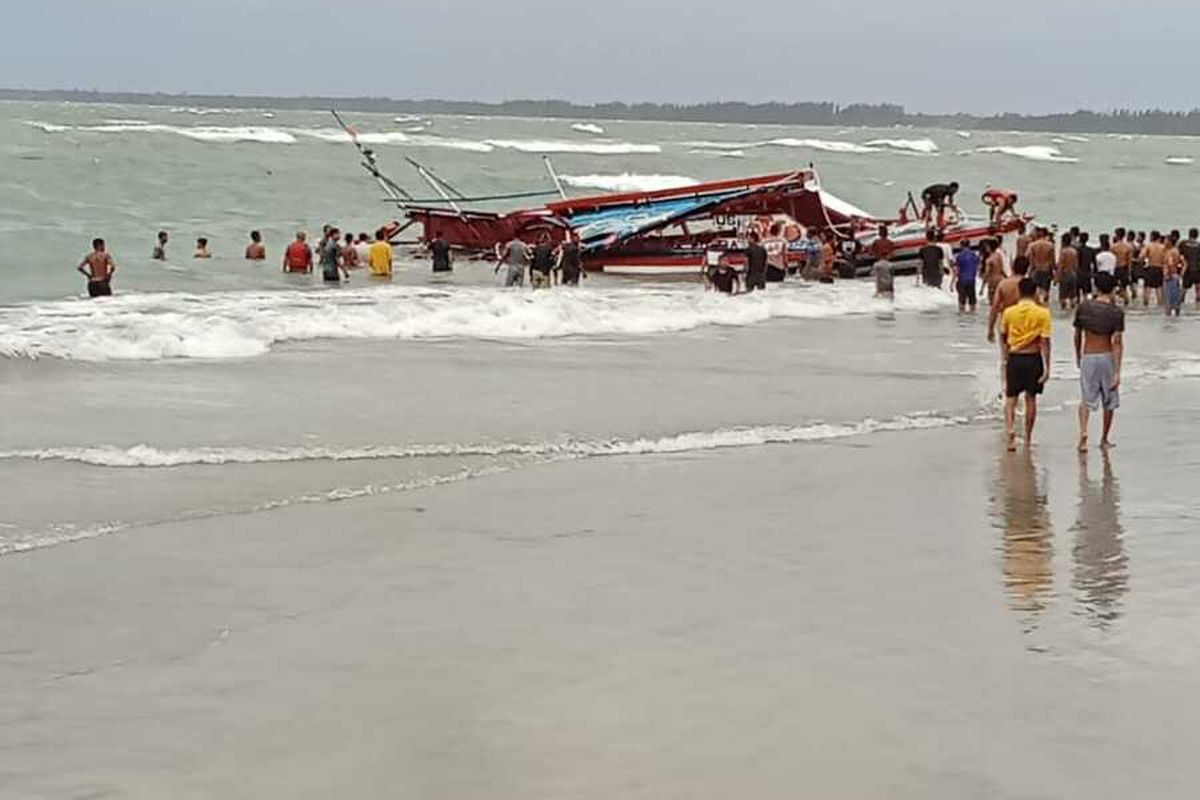Kapal Wisatawan Terbalik di Pulau Tikus Bengkulu, 7 Orang Tewas