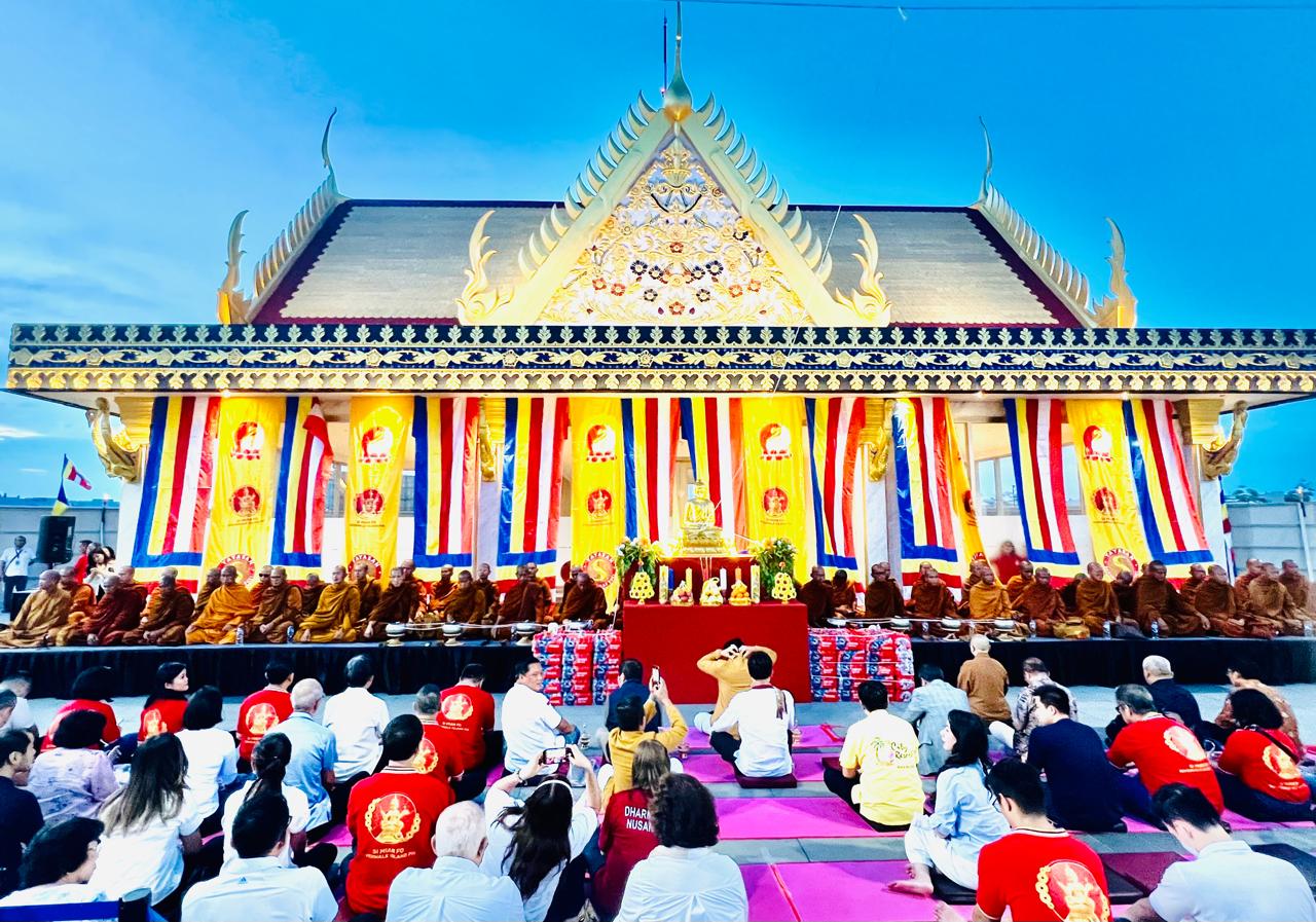 Dari Thailand ke Borobudur, Bhikkhu Thudong Disambut Ribuan Umat di PIK