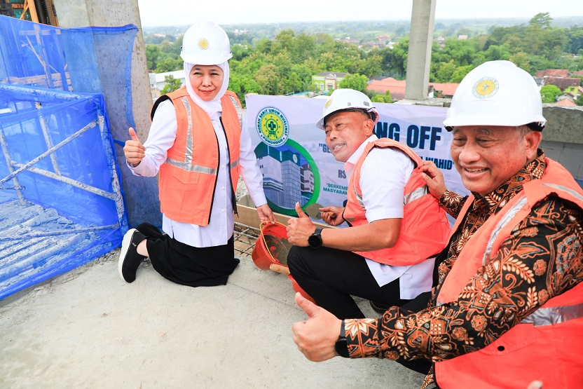 Topping Off Gedung Gus Dur RSU Muslimat NU Ponorogo, Gubernur Khofifah Optimis Tingkatkan Kualitas Kesehatan Ibu dan Anak