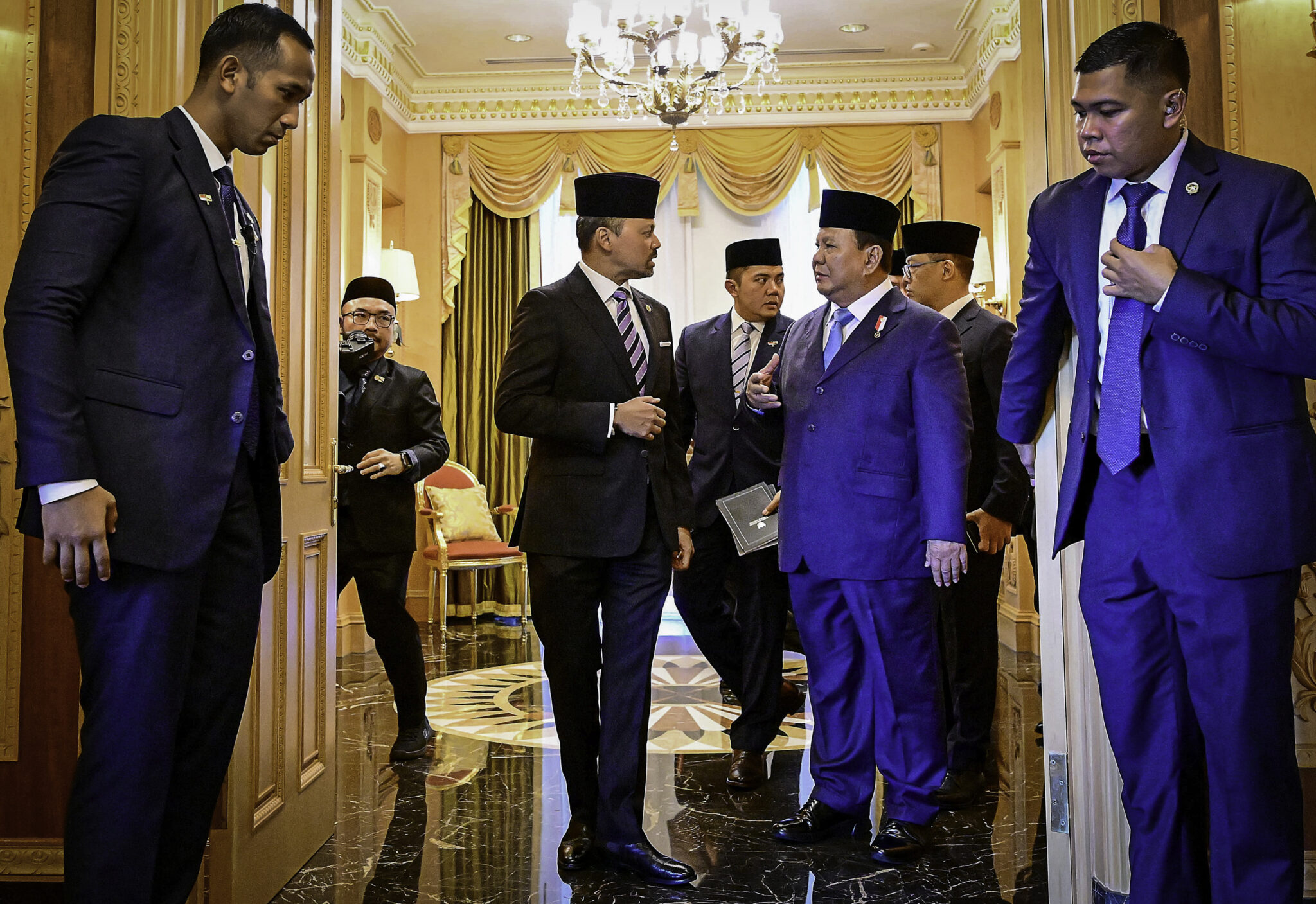 Momen Putra Mahkota Brunei Jemput Langsung Presiden Prabowo Menuju Istana Nurul Iman