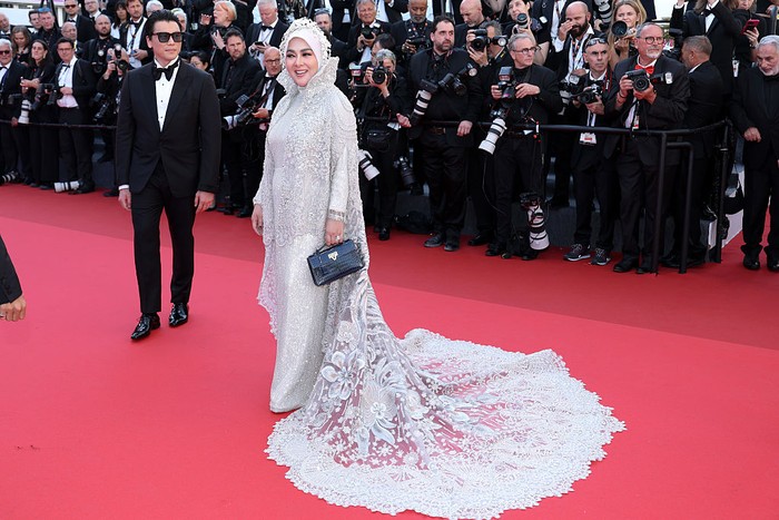 Lama Gak Muncul, Syahrini Tampil Mewah di Cannes Film Festival 2025