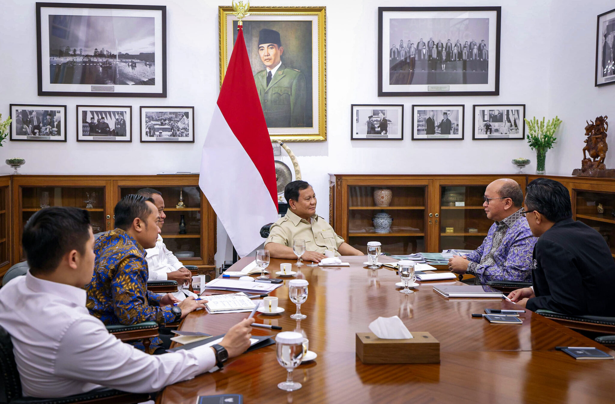Presiden Prabowo Bahas Percepatan Hilirisasi dan Peningkatan Lifting Migas Bersama Jajaran Menteri