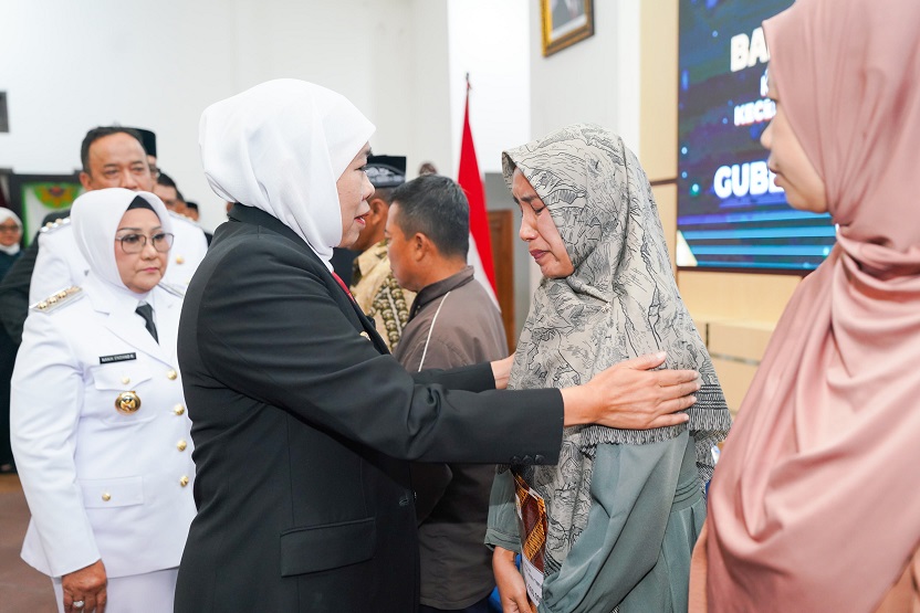 Serahkan Santunan Korban Laka Kereta Api di Magetan, Gubernur Khofifah Evaluasi Keamanan Perlintasan Sebidang