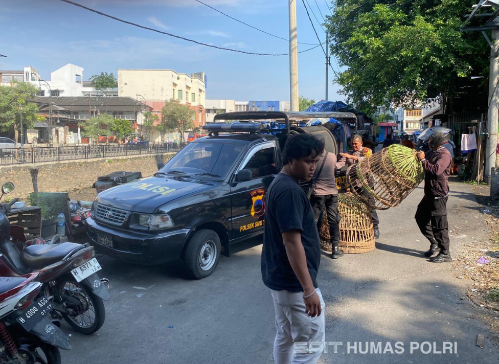 Polisi Gerebek Lokasi Sabung Ayam di Belakang Pasar Johar Semarang