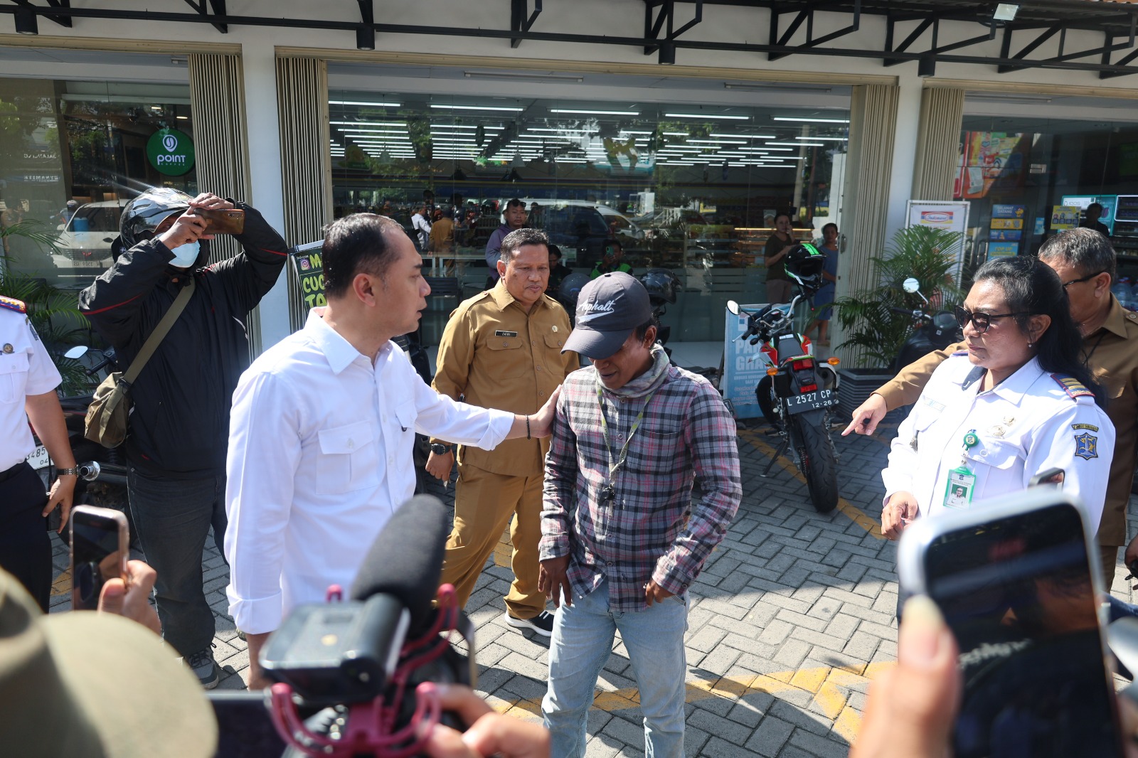 Wali Kota Eri Cahyadi Pimpin Penertiban Jukir Liar di Toko Modern