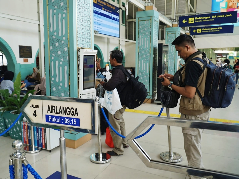 Jelang Iduladha, Penumpang Stasiun Gambir dan Pasar Senen Meningkat