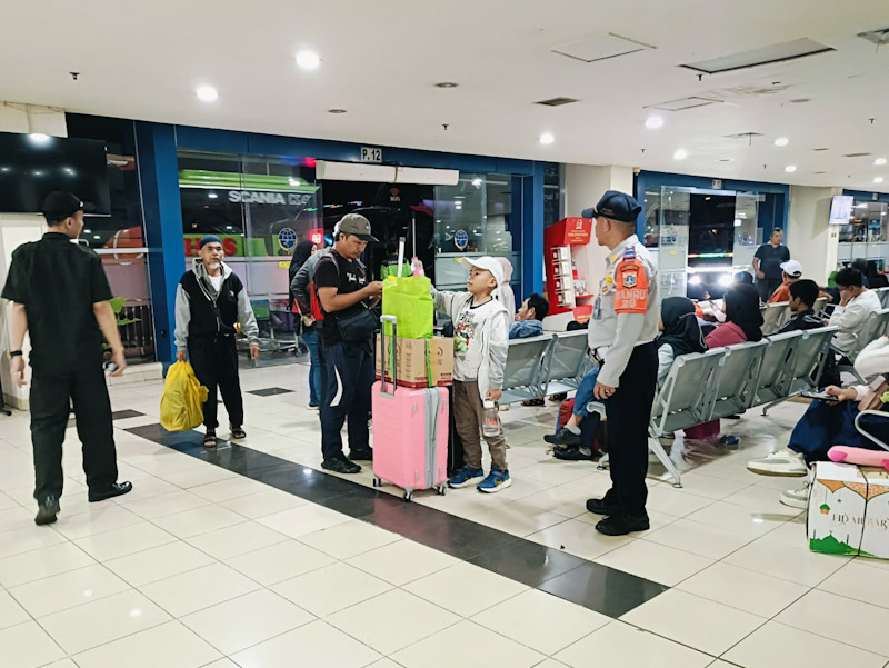 Libur Iduladha, Keberangkatan Penumpang Bus AKAP dari Terminal Pulo Gebang Melonjak