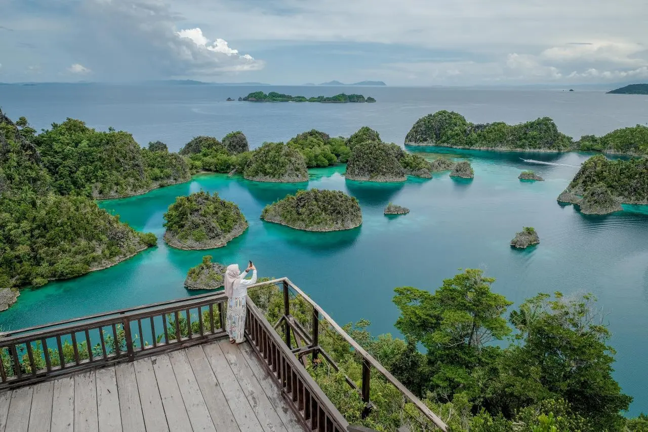 Tiga Langkah Strategis Kementerian Pariwisata Tangani Isu Tambang Nikel di Raja Ampat