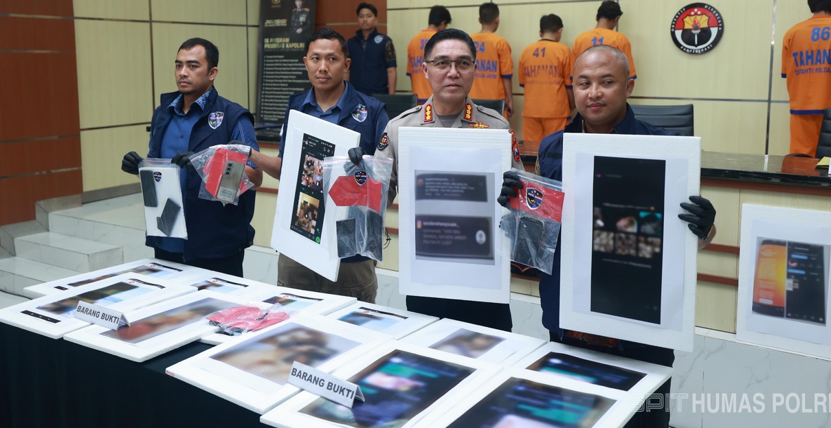 Polda Jatim Amankan 4 Orang Admin dan Anggota Group WA Gay di Surabaya