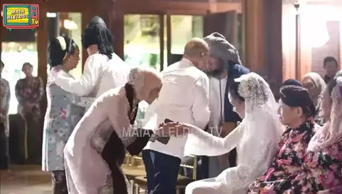 Momen Maia dan Mulan Saling Sapa dan Bersalaman di Siraman Al Ghazali