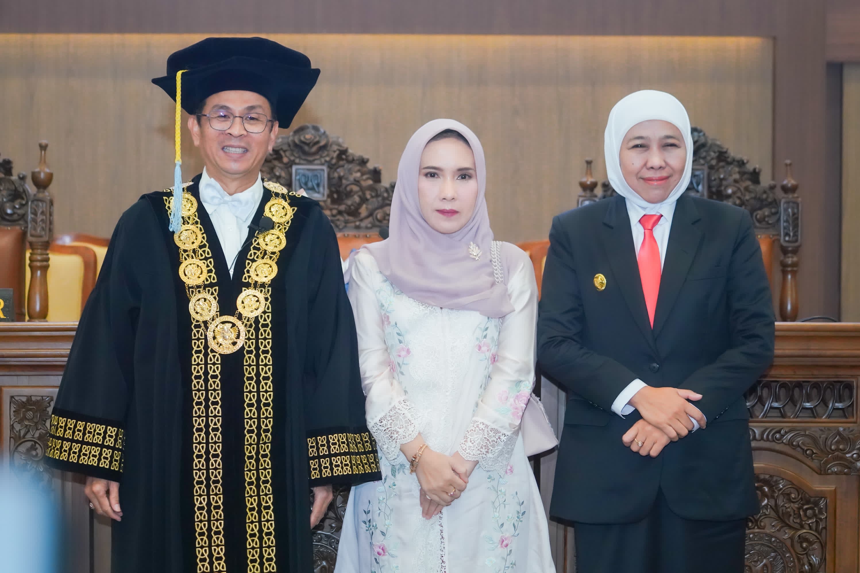 Rektor UNAIR 2025-2030 Resmi Dilantik, Gubernur Khofifah Optimis UNAIR jadi Kampus Berdampak Global