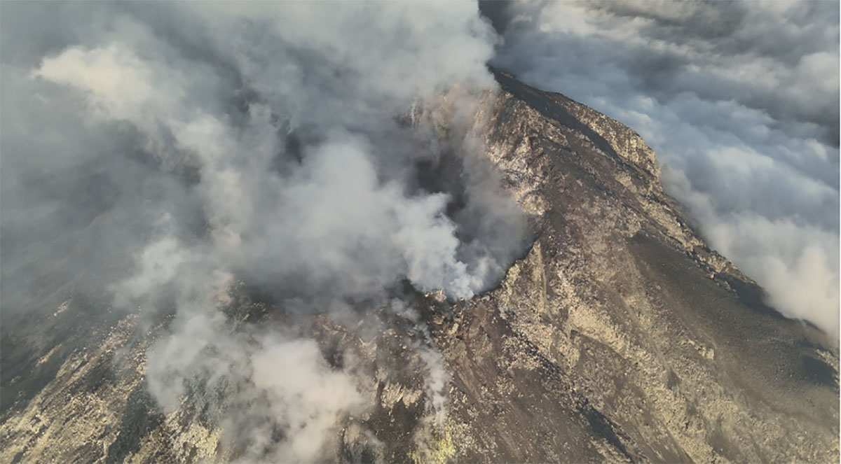 Gunung Lewotobi Laki-Laki Erupsi, Tim Tanggap Darurat Badan Geologi Diterjunkan ke Flores