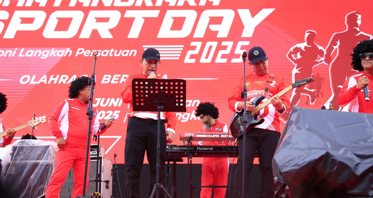 Momen Kapolri dan Panglima TNI Ngeband Bareng di Bhayangkara Sport Day