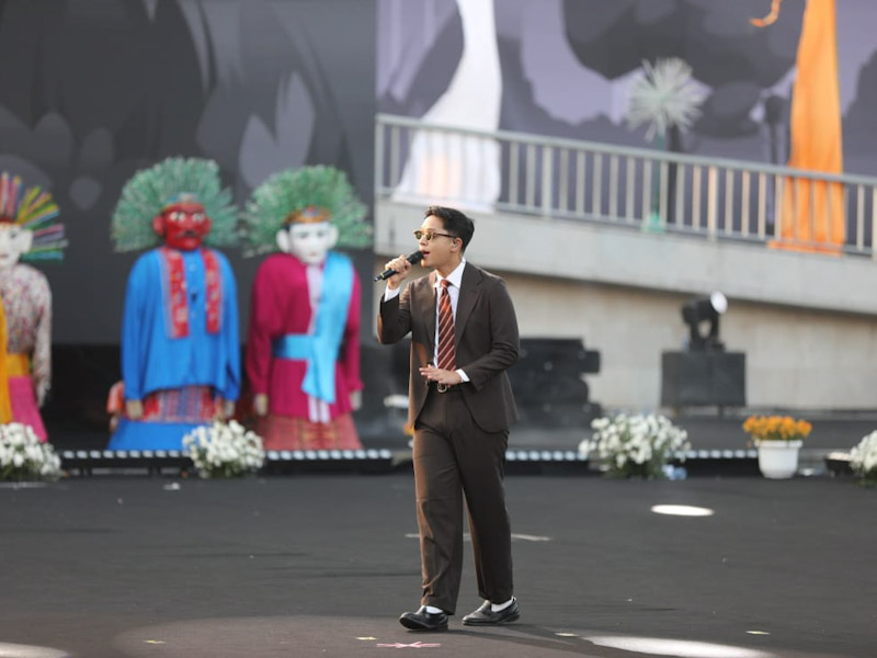 Penampilan Adikara Awali Kemeriahan Malam Puncak HUT Jakarta di Lapangan Banteng