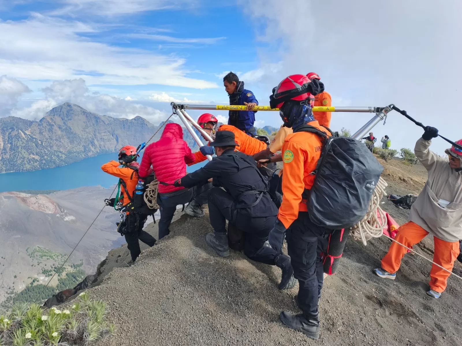 Turis Brasil yang Jatuh di Gunung Rinjani Ditemukan, Proses Evakuasi Masih Terkendala