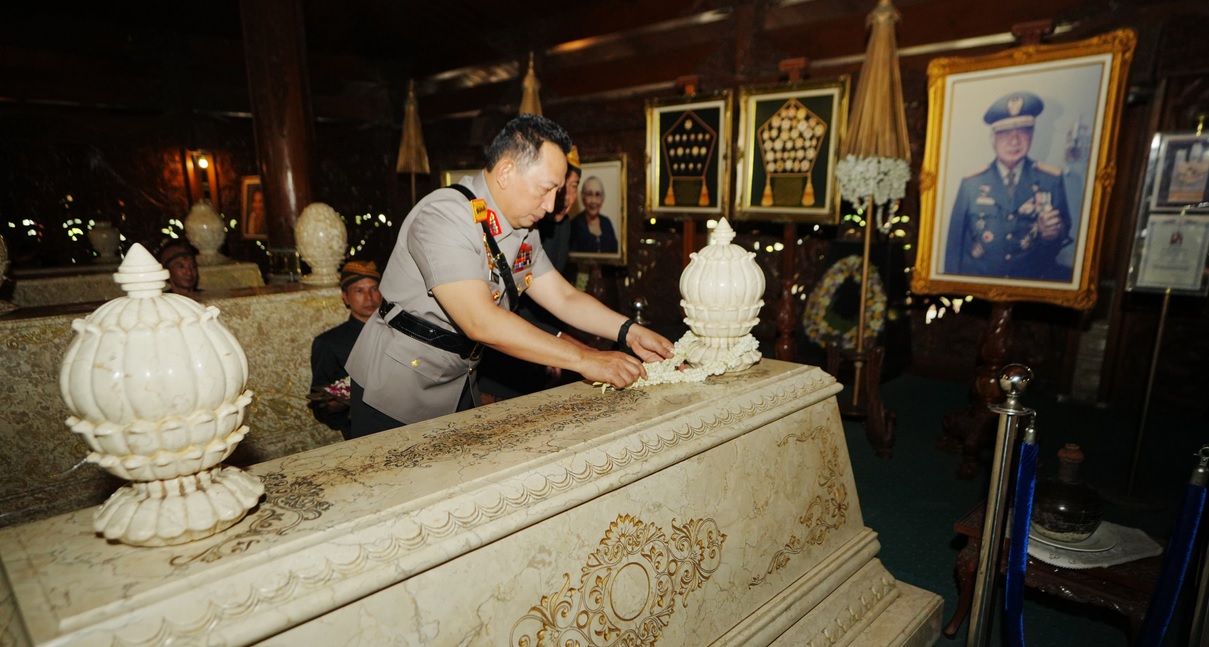 Rangkaian Hari Bhayangkara ke-79, Kapolri Ziarah ke Makam Presiden RI ke-2 Soeharto