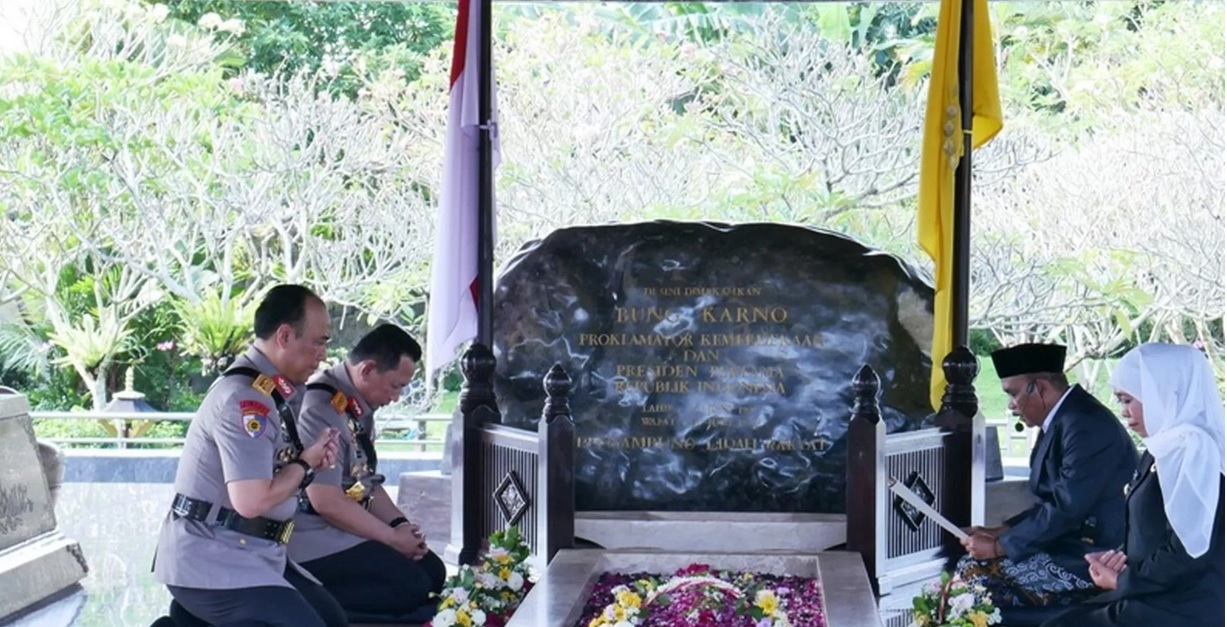 Gubernur Khofifah Dampingi Kapolri Ziarah Makam Bung Karno: Kuatkan Semangat Nasionalisme, Jaga Persatuan dan Kesatuan NKRI