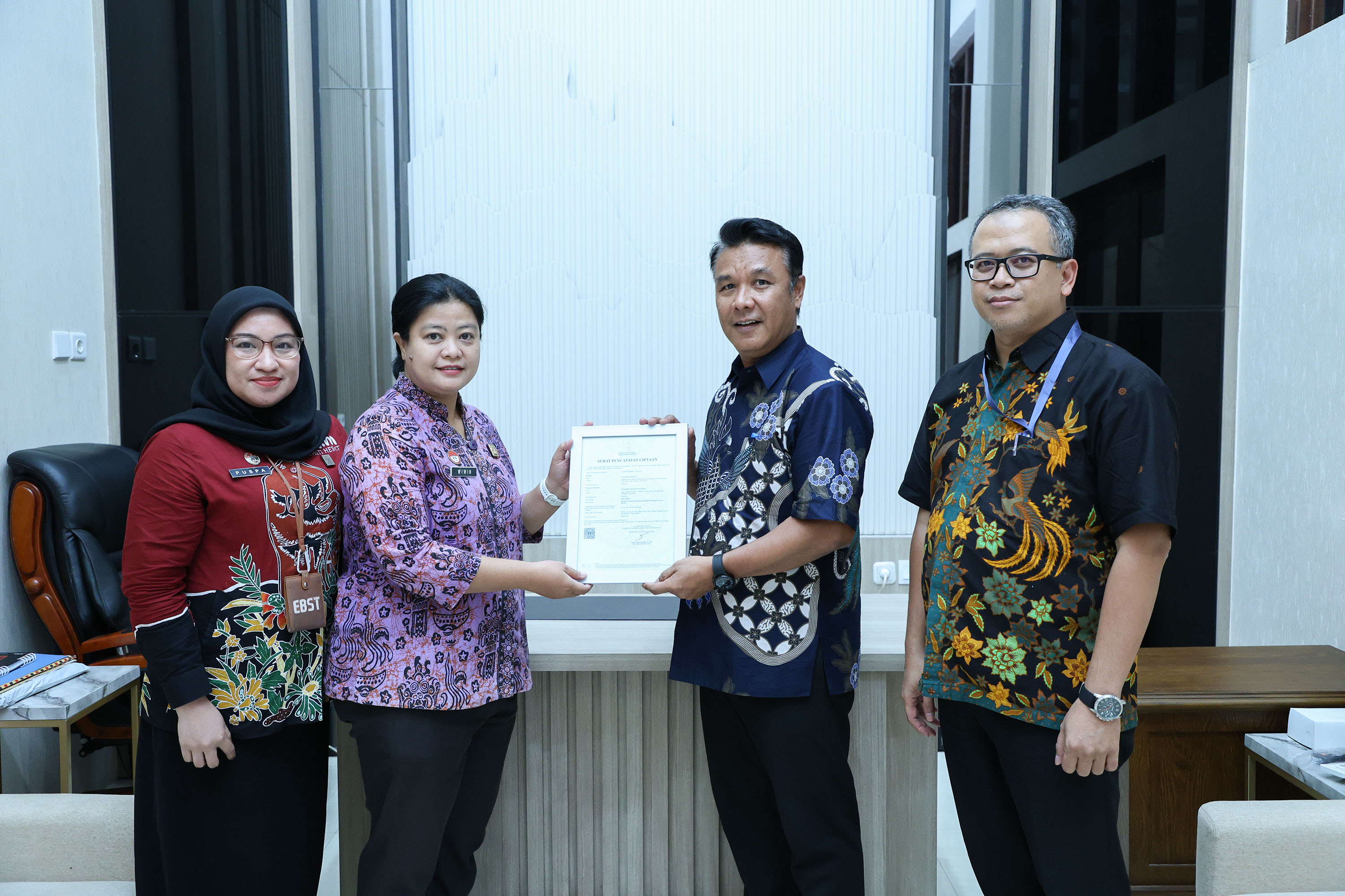 Identitas Visual Surabaya City of Heroes Resmi Dapat Pelindungan Hak Cipta