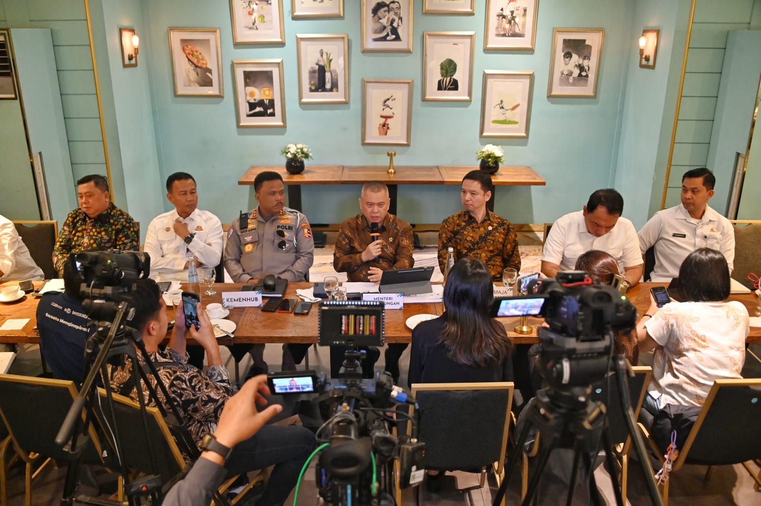 Menhub Dudy Tegaskan Penanganan Angkutan ODOL Harus Segera Dilaksanakan