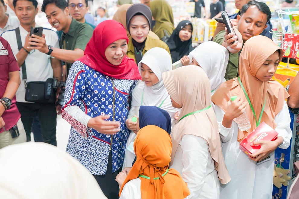 Raih Kemuliaan Bulan Muharram, Gubernur Khofifah Ajak 100 Anak Yatim Piatu dan Difabel di Malang Belanja Kebutuhan Sekolah