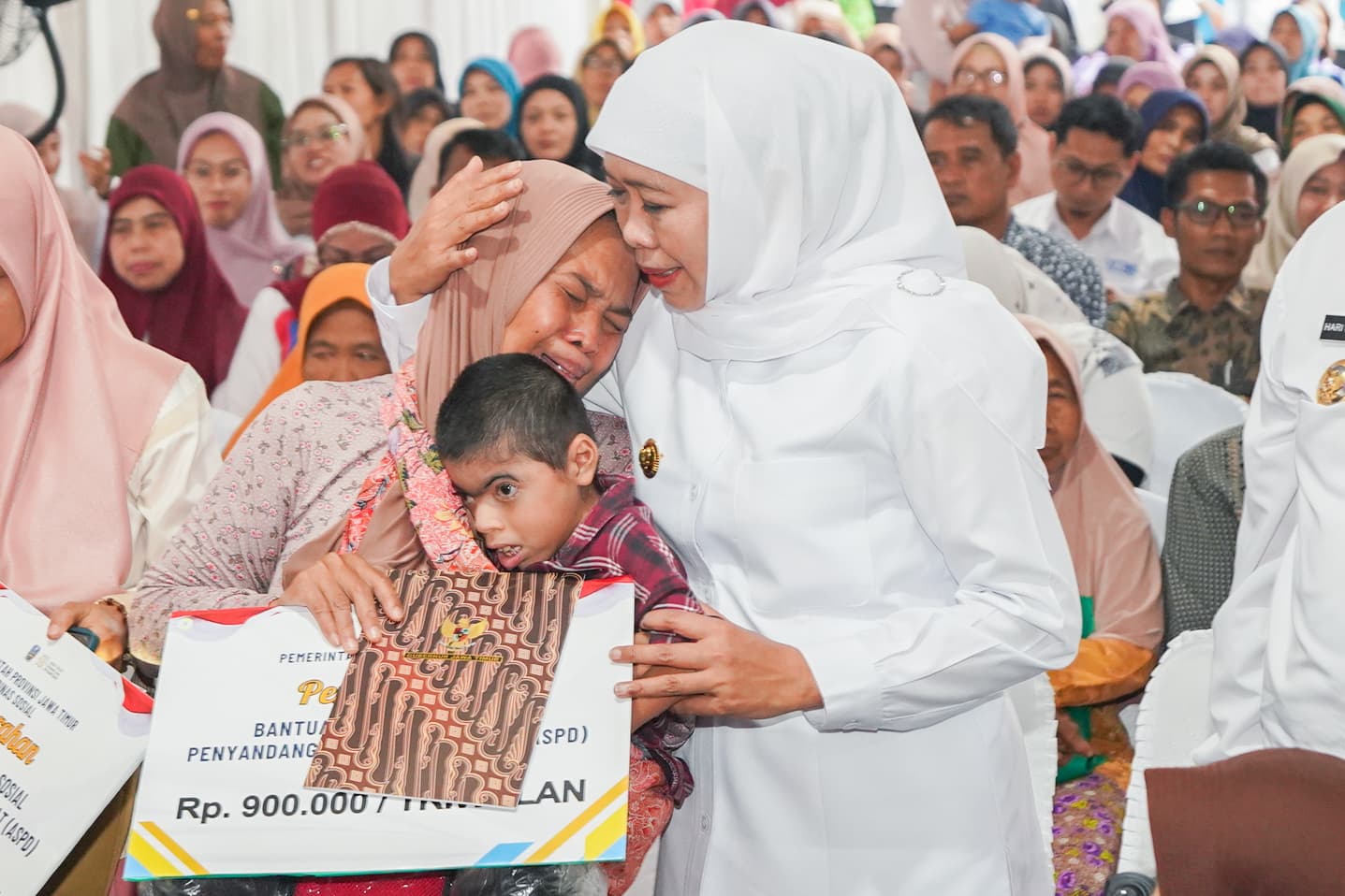 Gubernur Khofifah Salurkan Bantuan Rp5,935 Miliar di Madiun, Komitmen Pemprov Jatim Kuatkan Ketahanan Sosial dan Ekonomi Masyarakat