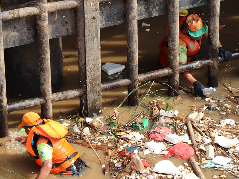 Dinas LH DKI Pastikan Kelancaran Aliran Sungai Kurangi Dampak Banjir