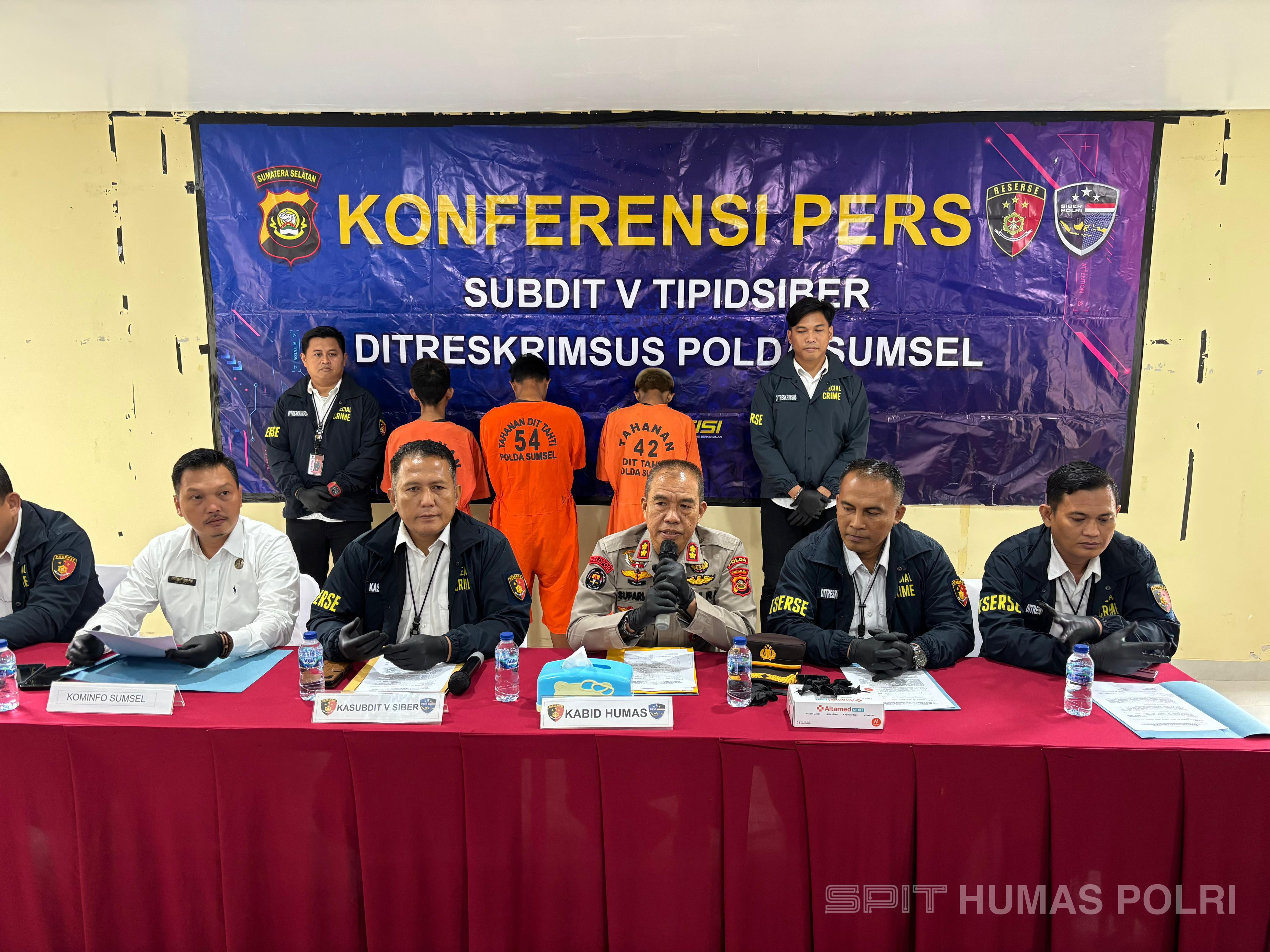 Ayah dan Anak Kompak Jual Konten Dewasa dan Peras Korban