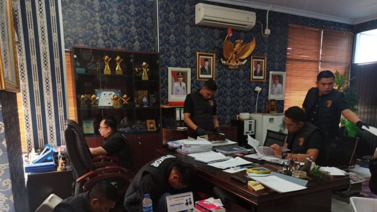 Dugaan Gratifikasi, Rumah dan Kantor Direktur PDAM Bengkulu Digeledah